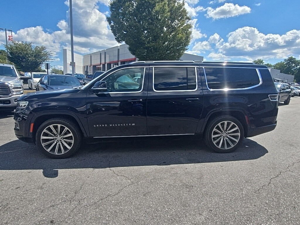 2023 Jeep Grand Wagoneer L II photo 2
