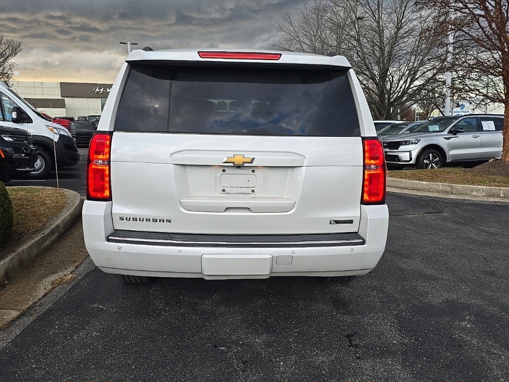 2017 Chevrolet Suburban Premier photo 3