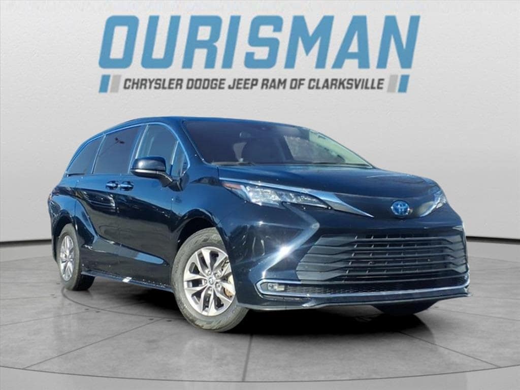 Used 2023 Toyota Sienna XLE 8 Passenger Van Passenger Van