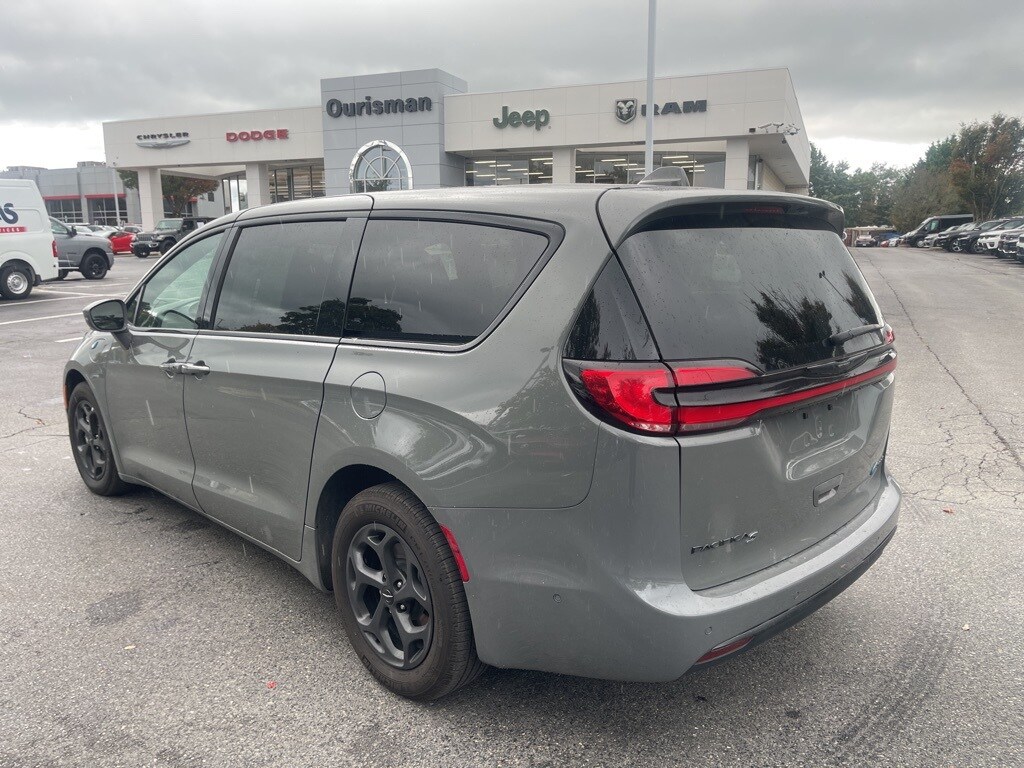 2022 Chrysler Pacifica Hybrid Touring L photo 3