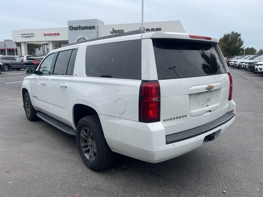 2018 Chevrolet Suburban LT photo 3