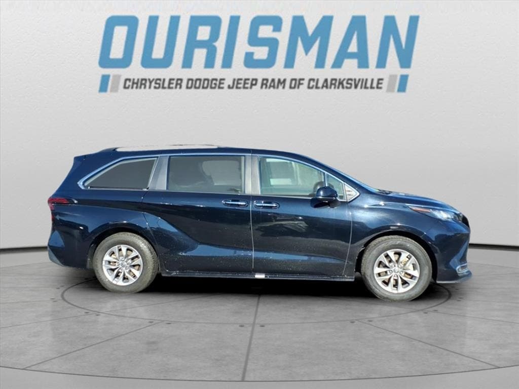 Used 2023 Toyota Sienna XLE 8 Passenger Van Passenger Van