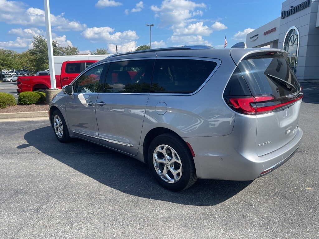 2021 Chrysler Pacifica Limited photo 3