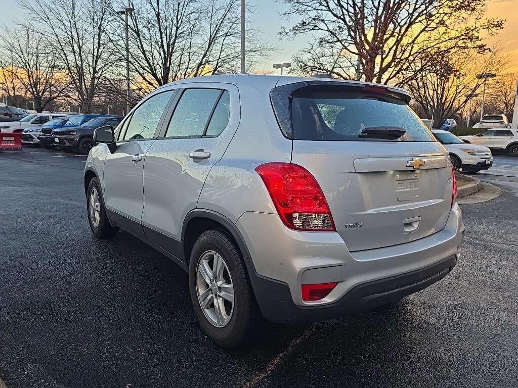2020 Chevrolet Trax LS photo 3