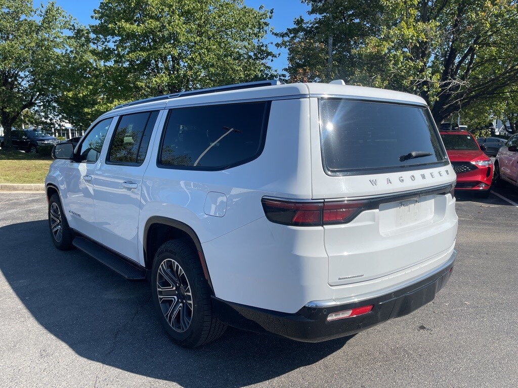 2023 Jeep Wagoneer L Series II photo 2
