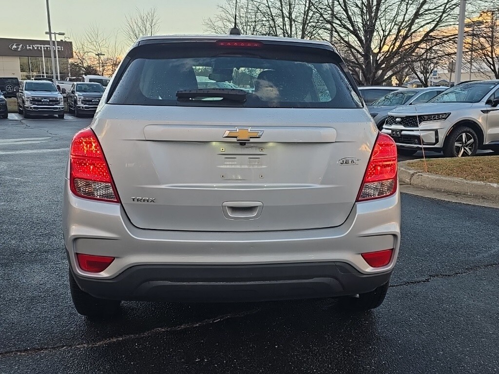 2020 Chevrolet Trax LS photo 4