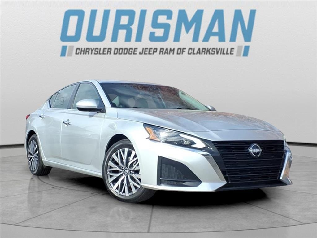 Used 2023 Nissan Altima 2.5 SV Sedan