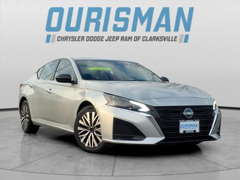 Used 2024 Nissan Altima 2.5 SV Sedan