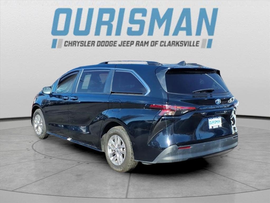 Used 2023 Toyota Sienna XLE 8 Passenger Van Passenger Van