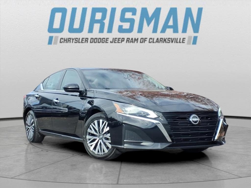 Used 2023 Nissan Altima 2.5 SV Sedan