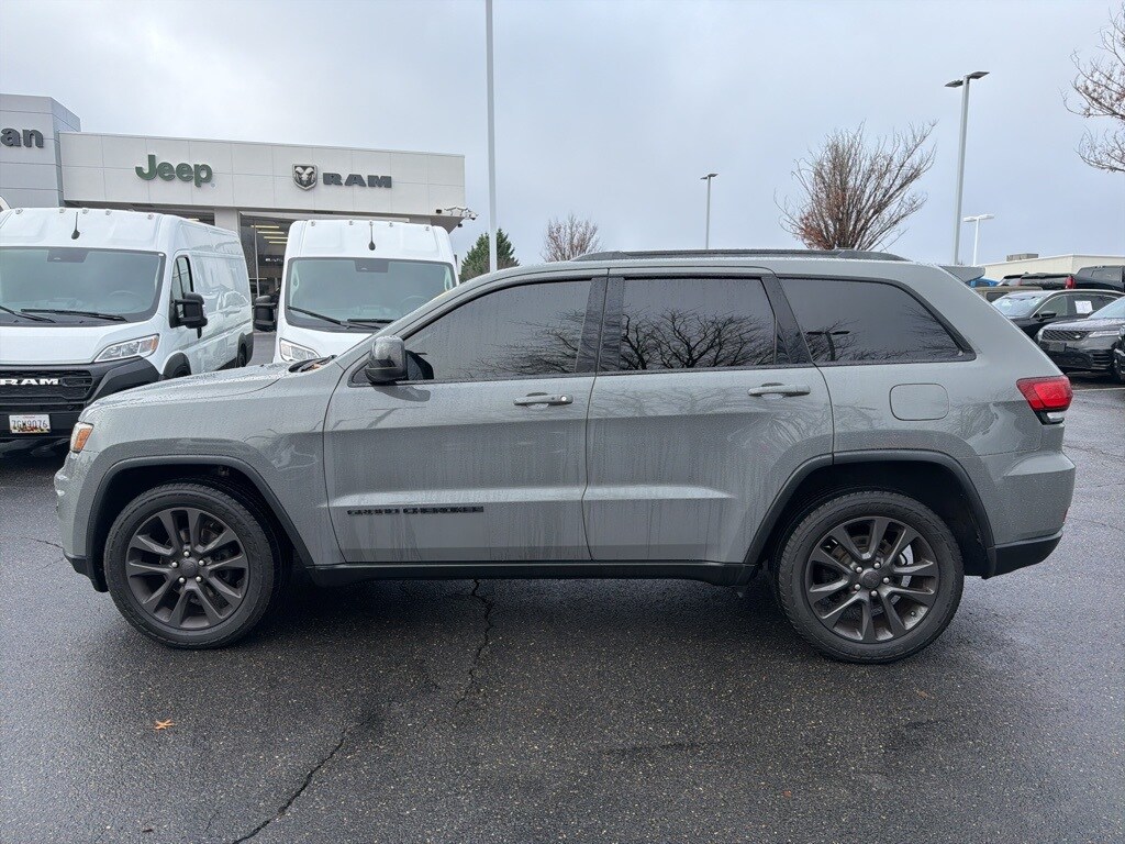 2019 Jeep Grand Cherokee Laredo Upland photo 2