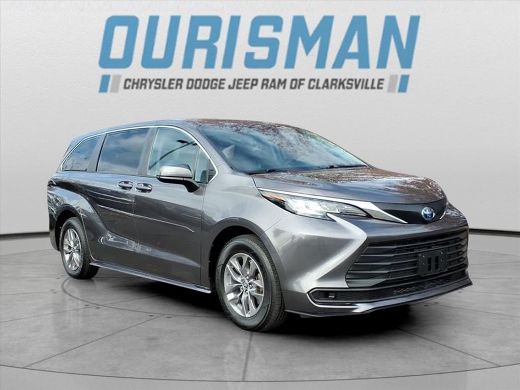 Used 2023 Toyota Sienna LE 8 Passenger Van Passenger Van