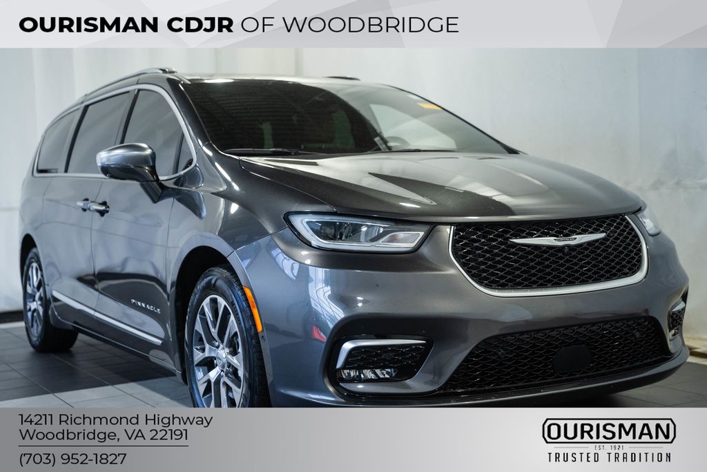 2022 Chrysler Pacifica Hybrid Pinnacle Hybrid's photo