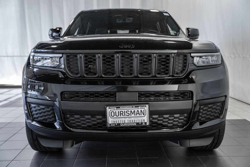 2025 Jeep Grand Cherokee Altitude X photo 2