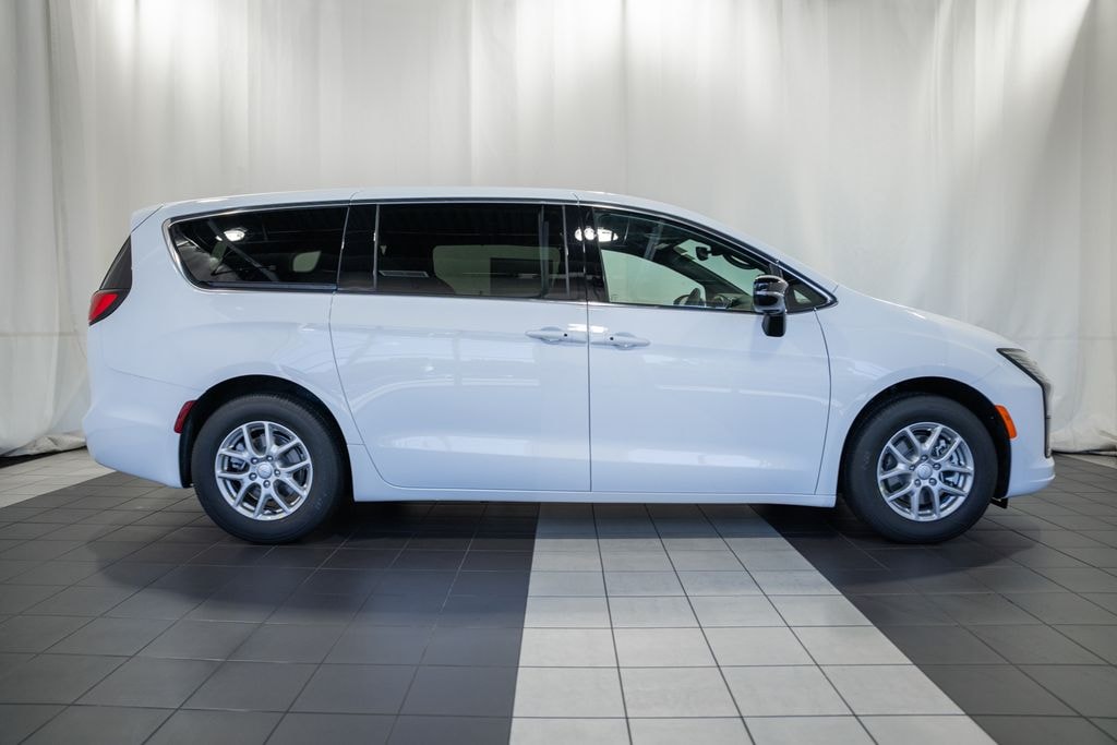 New 2027 Chrysler Pacifica Select Passenger Van