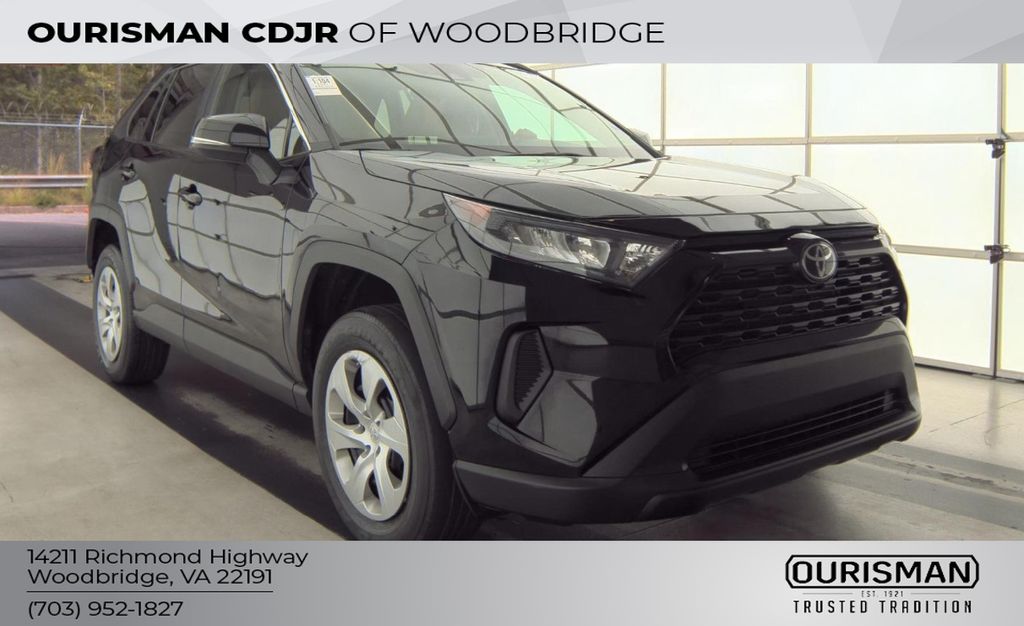 2021 Toyota RAV4 LE photo 3