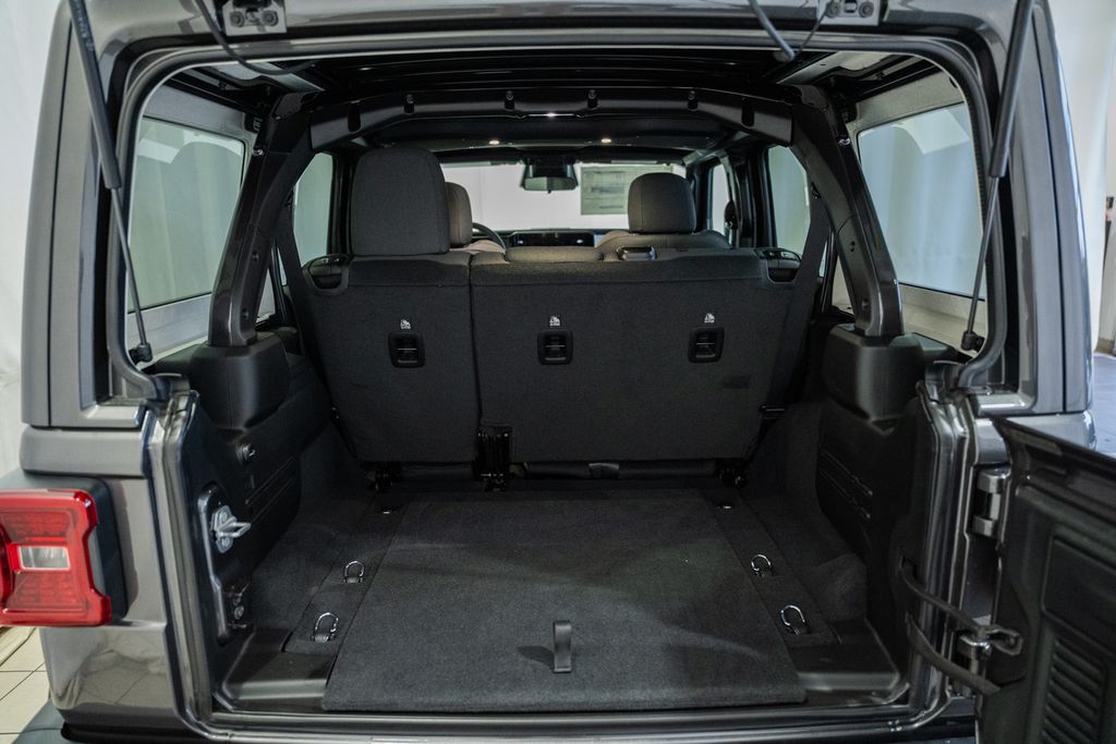2026 Jeep Wrangler 4-Door Sahara - Photo 8