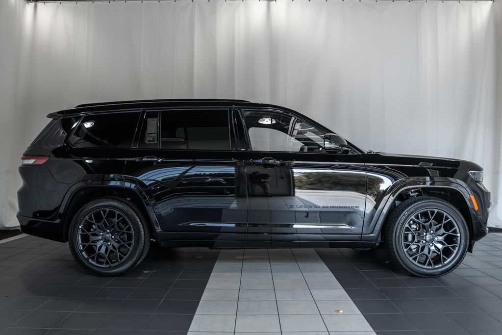 2025 Jeep Grand Cherokee L Summit photo 2
