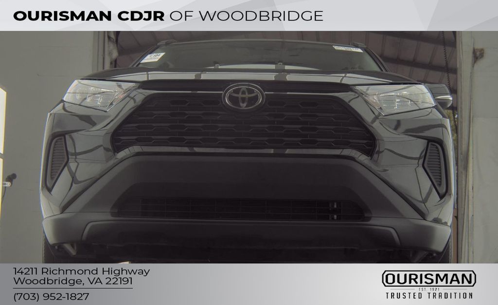 2021 Toyota RAV4 LE photo 2