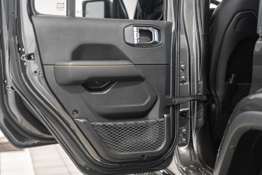 2026 Jeep Wrangler 4-Door Sahara - Photo 36