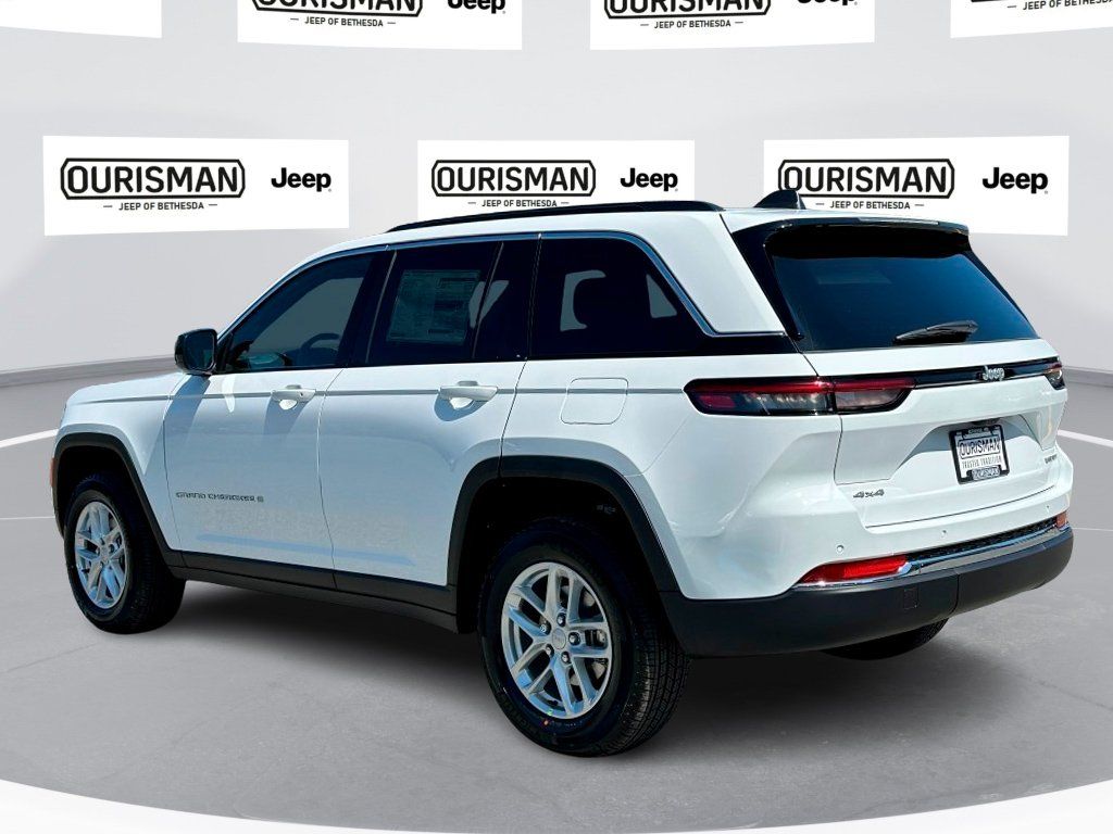 2025 Jeep Grand Cherokee Laredo Altitude photo 4