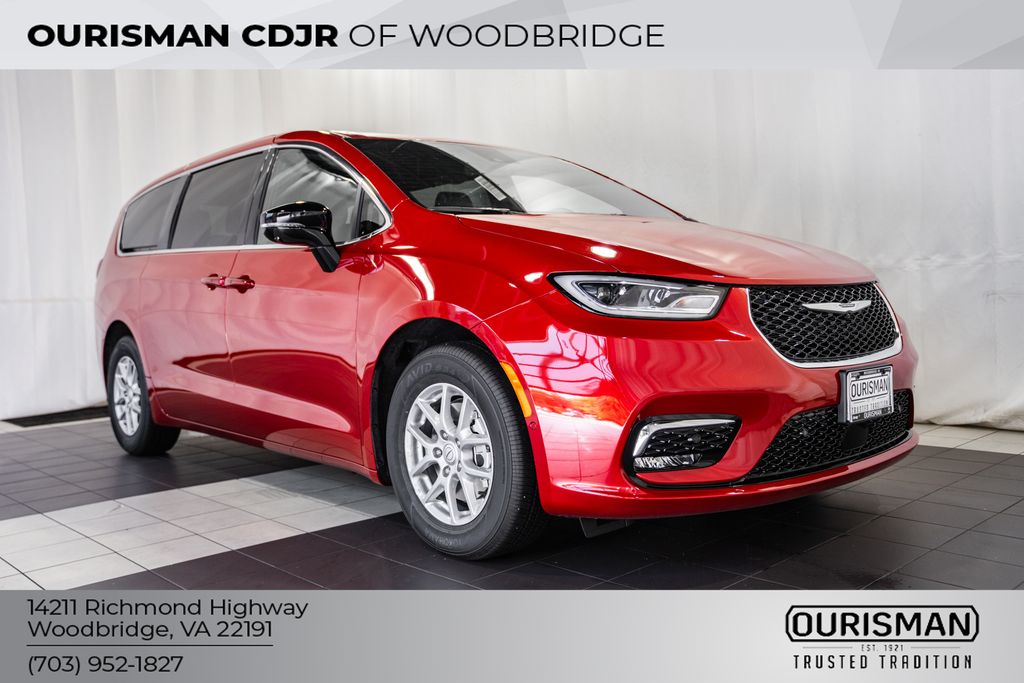 2026 Chrysler Pacifica Select's photo