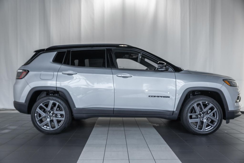 2025 Jeep Compass Limited photo 3