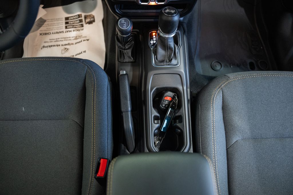 2026 Jeep Wrangler 4-Door Sahara - Photo 25