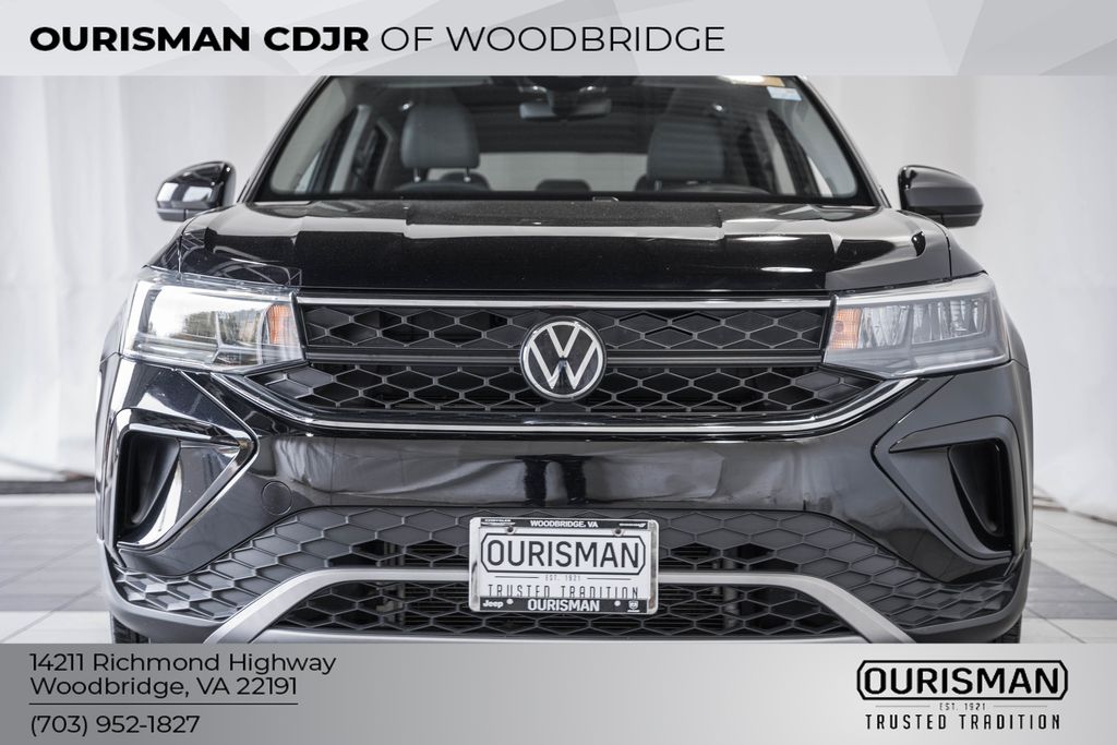 2023 Volkswagen Taos SE photo 2