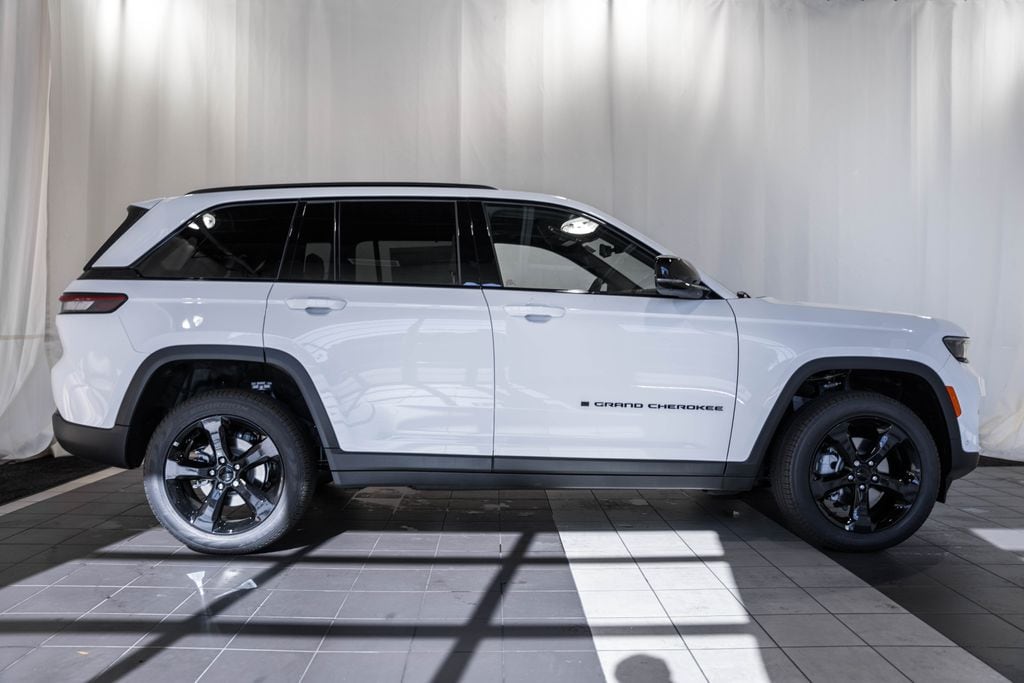 New 2025 Jeep Grand Cherokee Limited Sport Utility