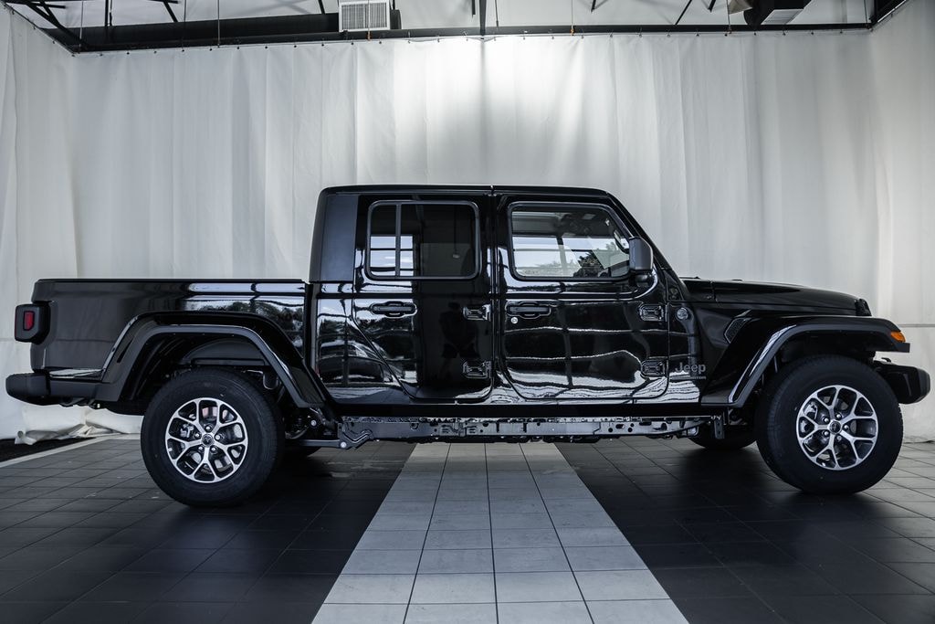 New 2025 Jeep Gladiator Sport S Pickup