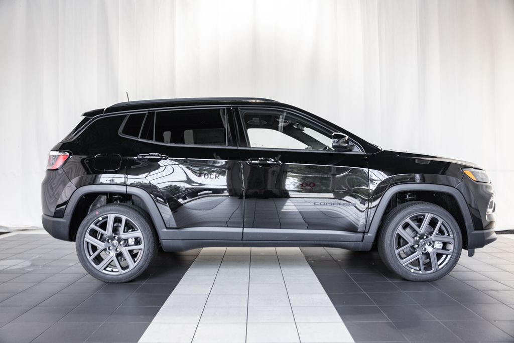 2025 Jeep Compass Limited photo 2