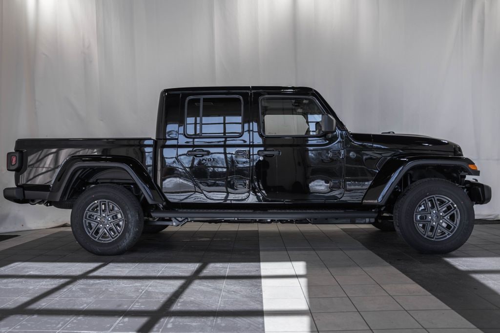 New 2026 Jeep Gladiator Sport S Pickup
