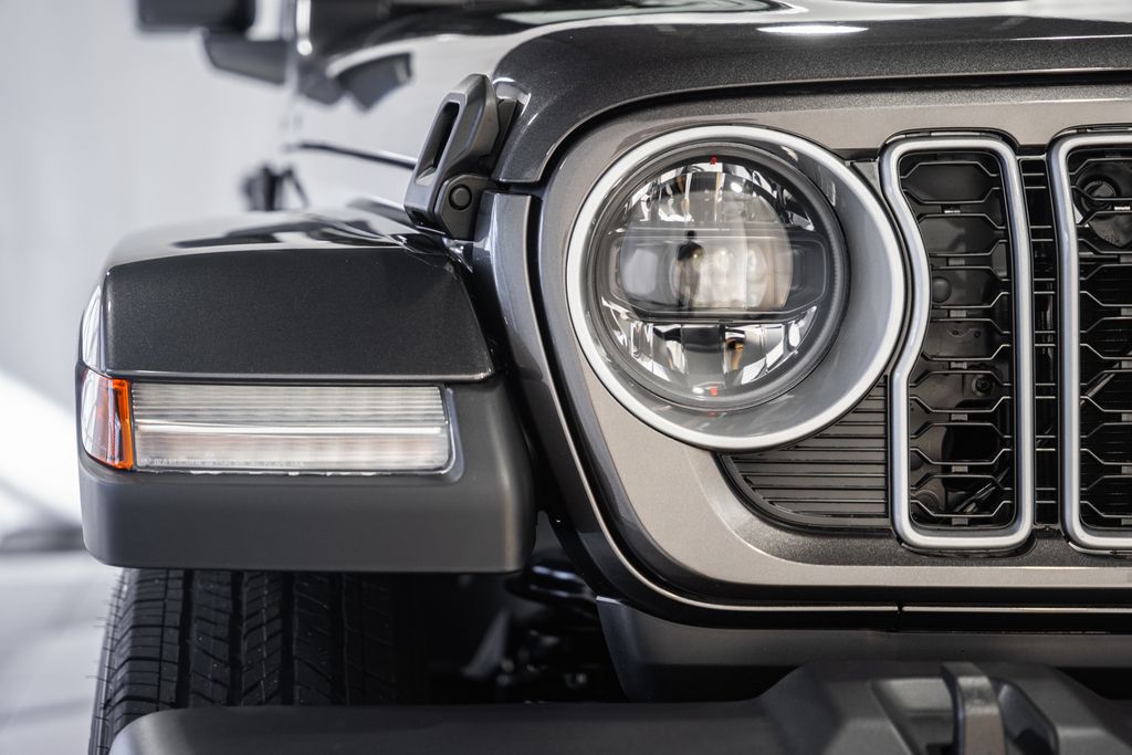 2026 Jeep Wrangler 4-Door Sahara - Photo 12