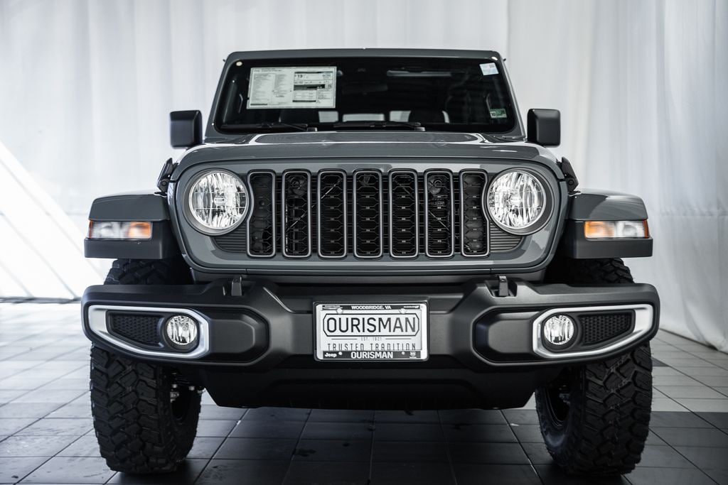 New 2025 Jeep Gladiator Sport Pickup