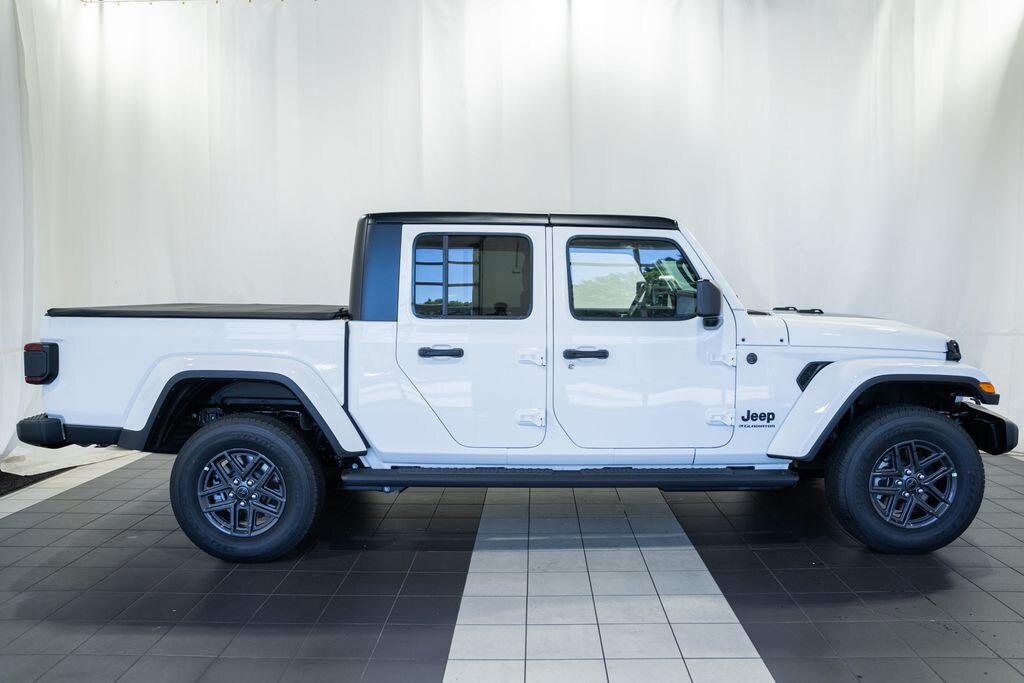 New 2026 Jeep Gladiator Sport S Pickup