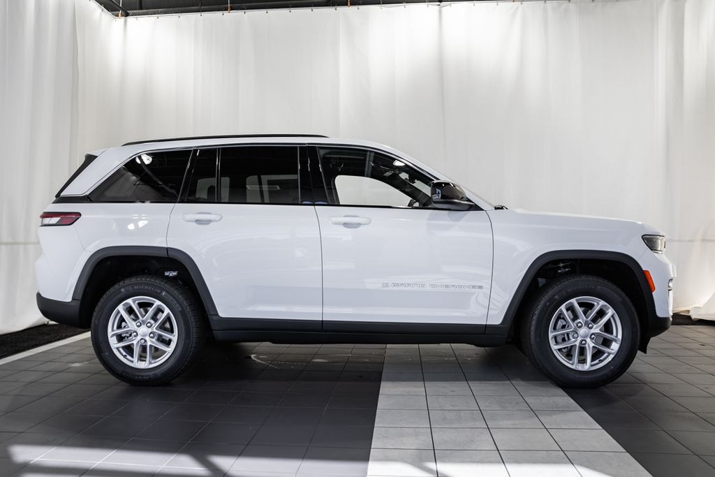 New 2025 Jeep Grand Cherokee LAREDO X 4X4 Sport Utility