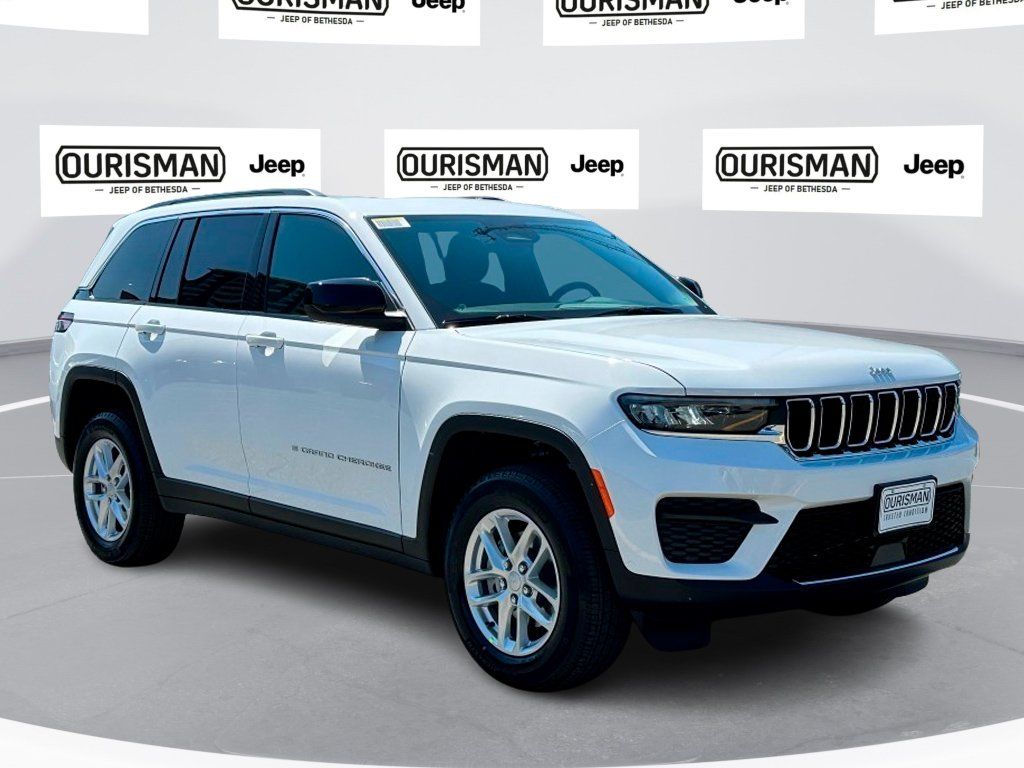2025 Jeep Grand Cherokee Laredo Altitude photo 2
