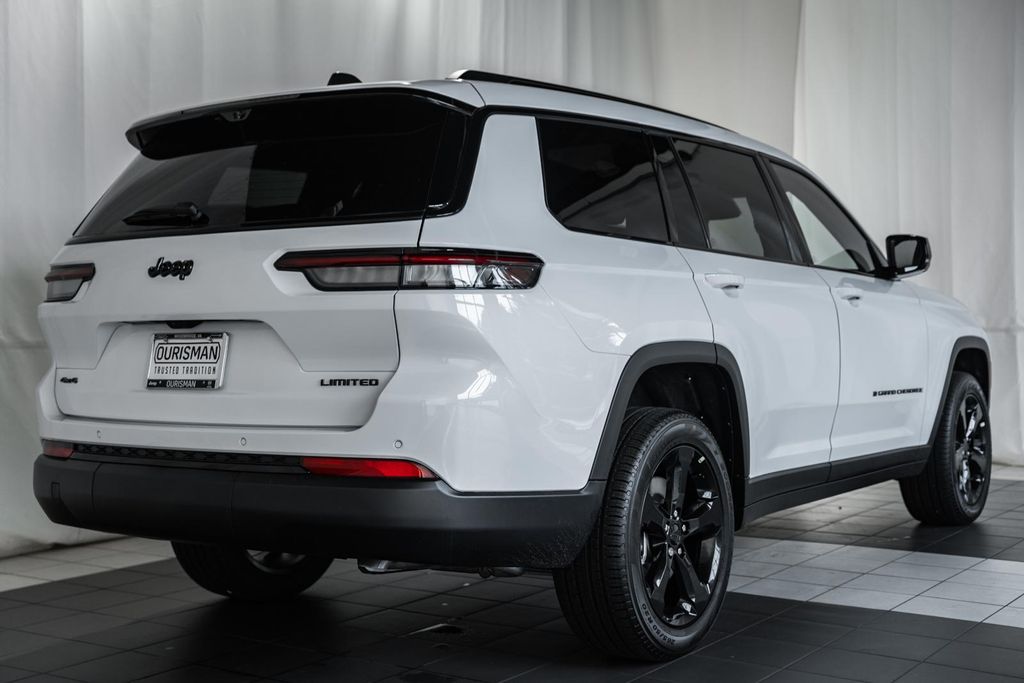 2025 Jeep Grand Cherokee Limited photo 4