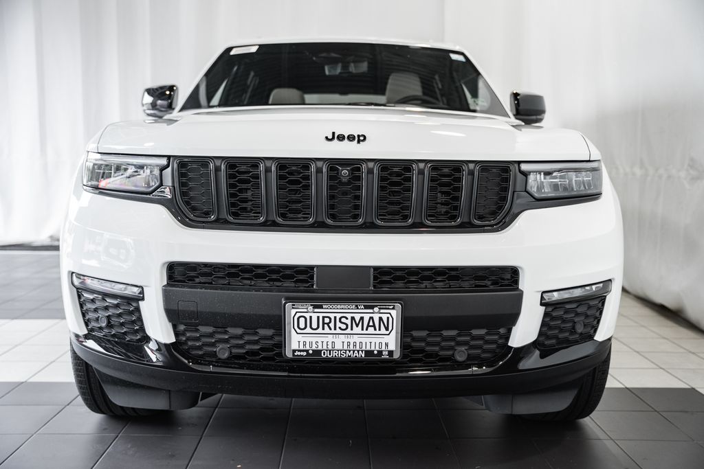 2025 Jeep Grand Cherokee Limited photo 2