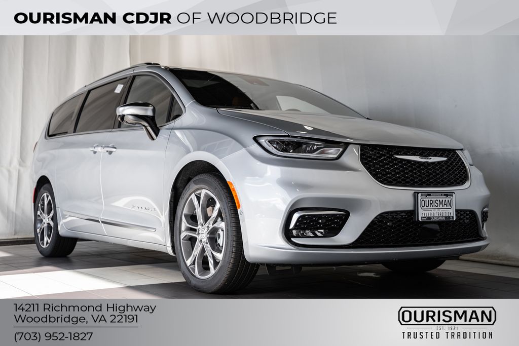 2026 Chrysler Pacifica Pinnacle's photo