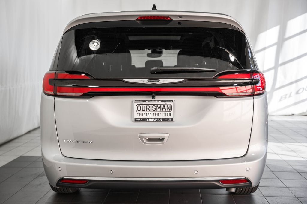 New 2026 Chrysler Pacifica Select Passenger Van