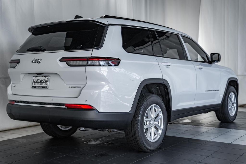 2025 Jeep Grand Cherokee Laredo Altitude photo 3