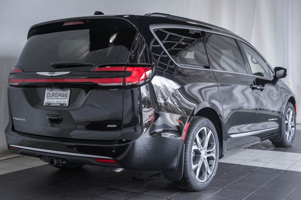 New 2026 Chrysler Pacifica Pinnacle Passenger Van
