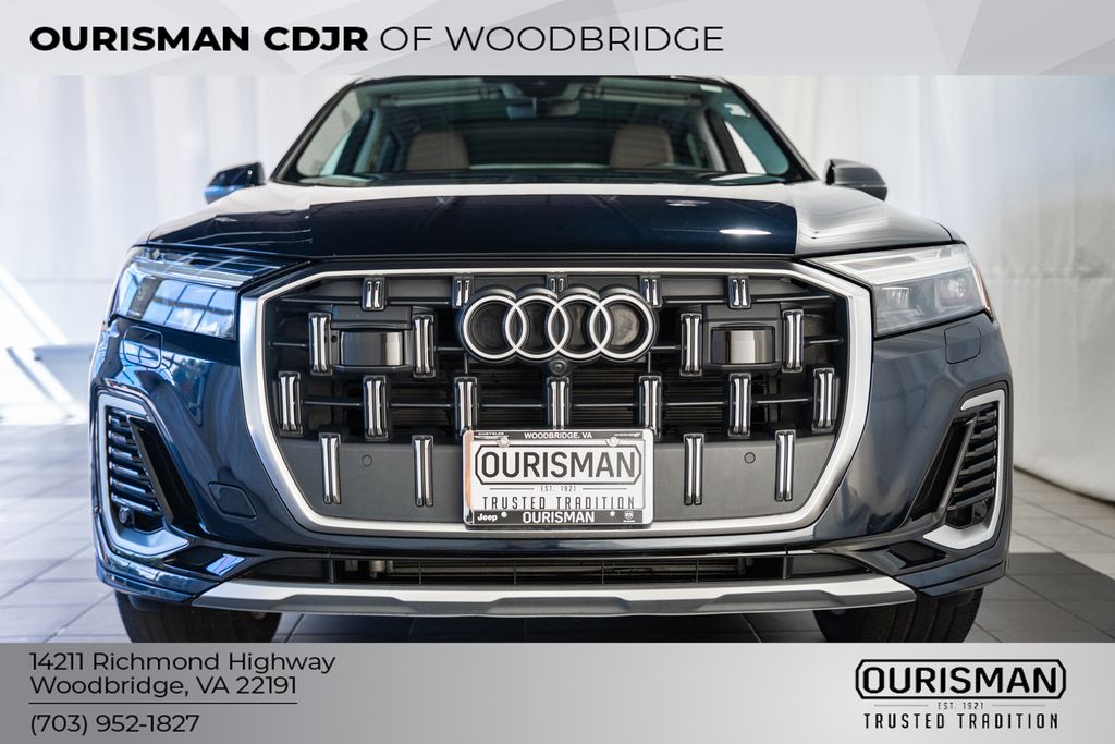 2025 Audi Q7 45 Premium Plus photo 2