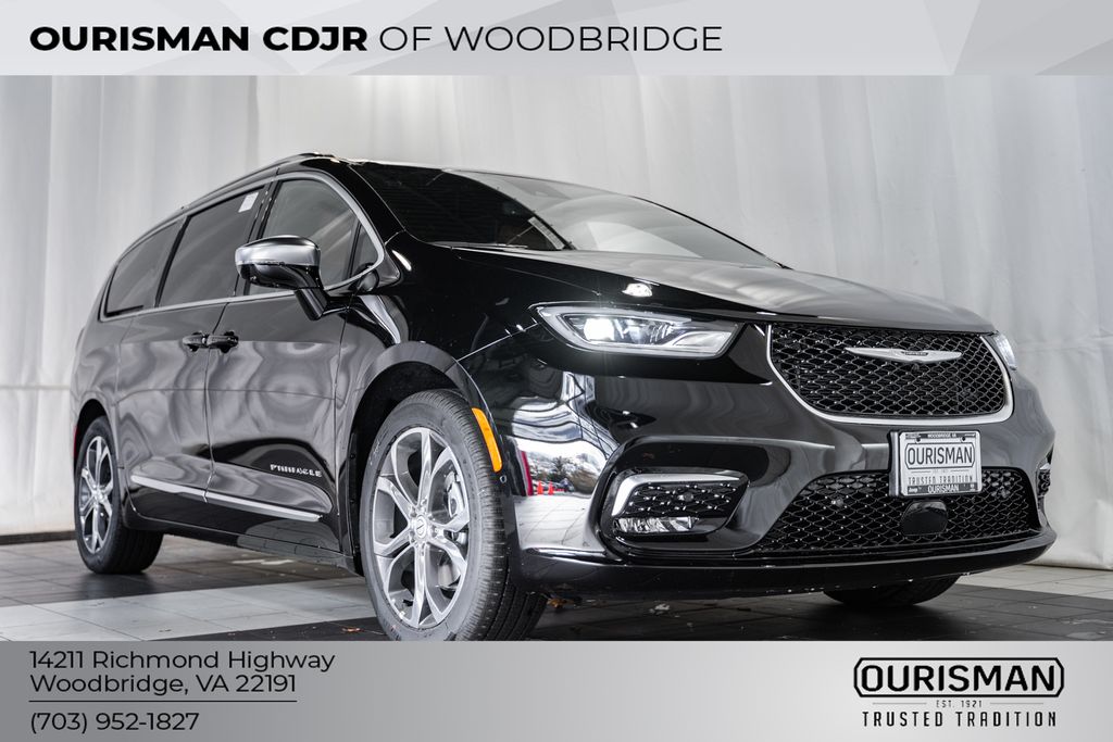 2026 Chrysler Pacifica Pinnacle's photo