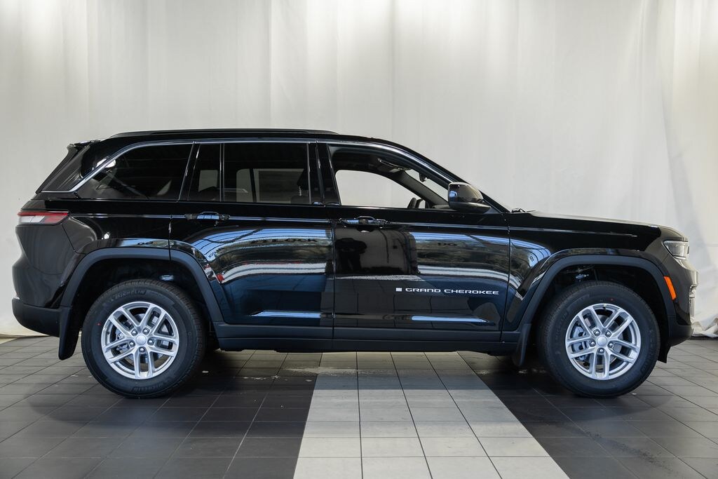 New 2026 Jeep Grand Cherokee Laredo Sport Utility