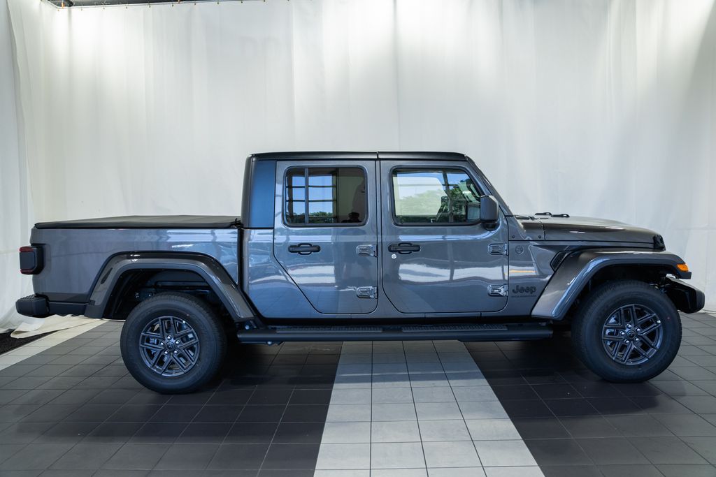 New 2026 Jeep Gladiator Sport S Pickup