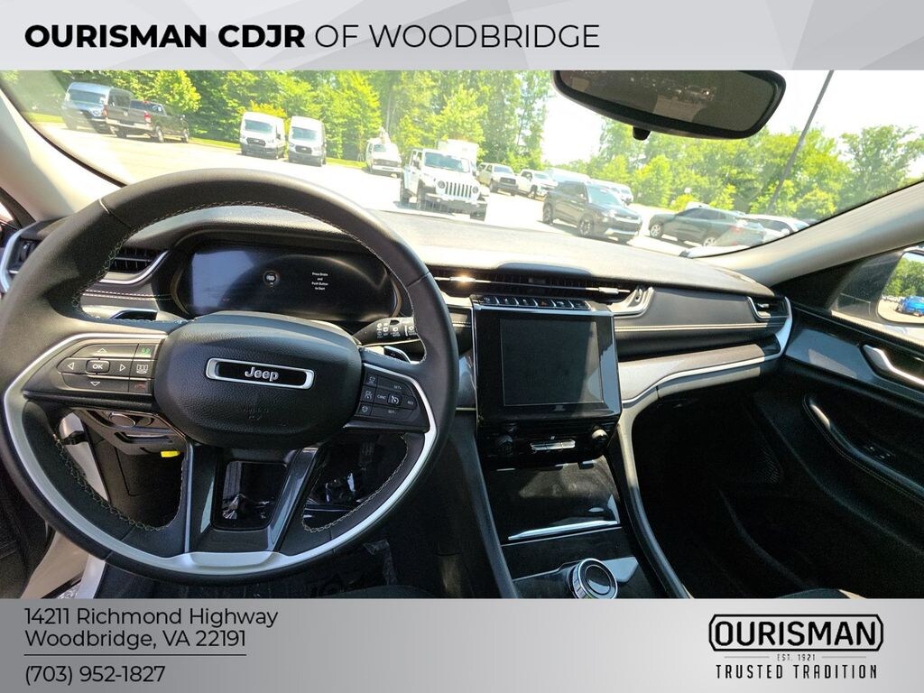 Used 2023 Jeep Grand Cherokee Laredo SUV