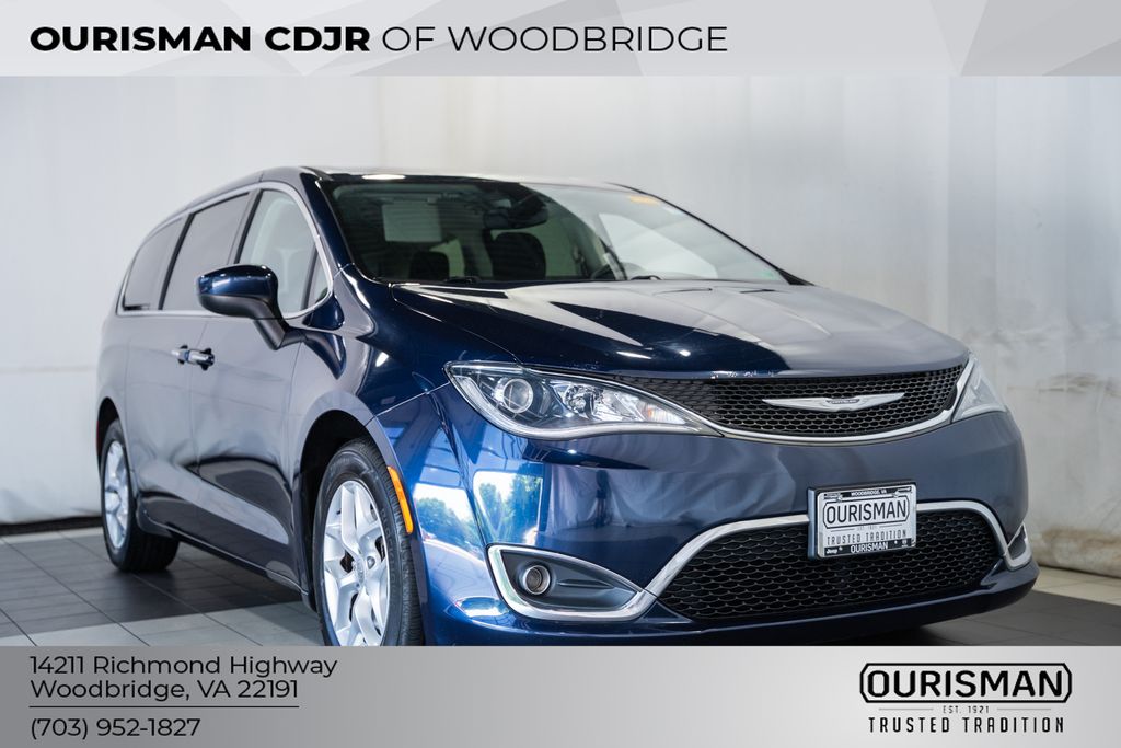 2017 Chrysler Pacifica Touring Plus's photo